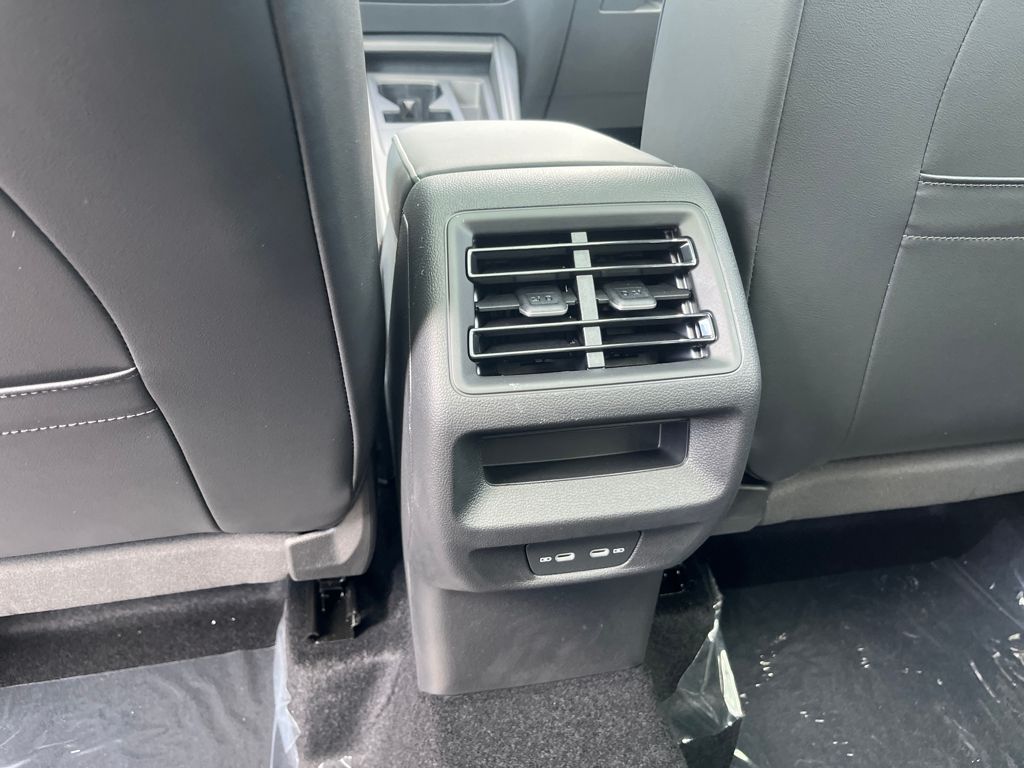 2025 Volkswagen Tiguan SE photo 19