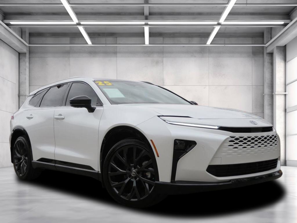 2025 Toyota Crown Signia Limited's photo