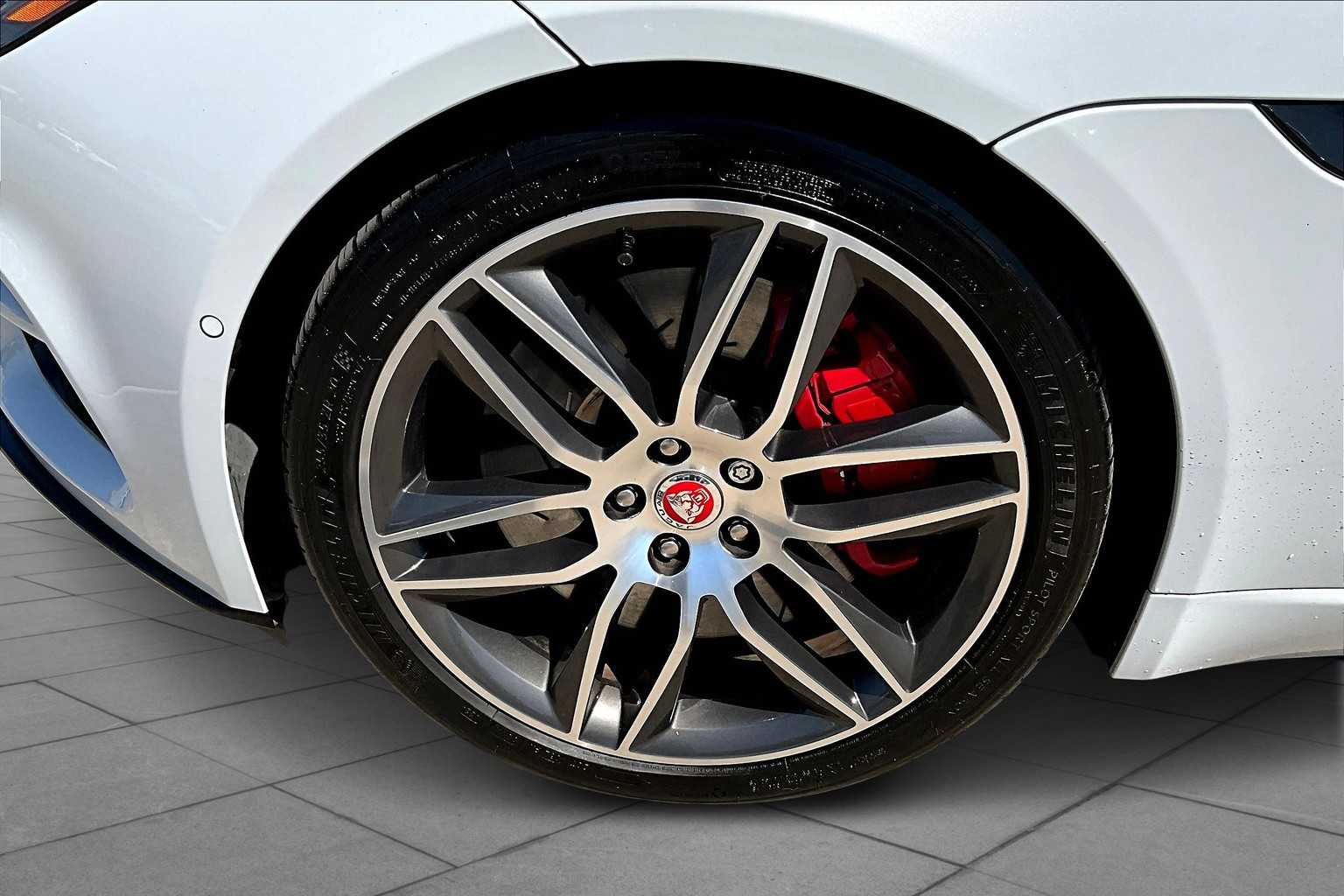 2020 Jaguar F-TYPE R photo 8
