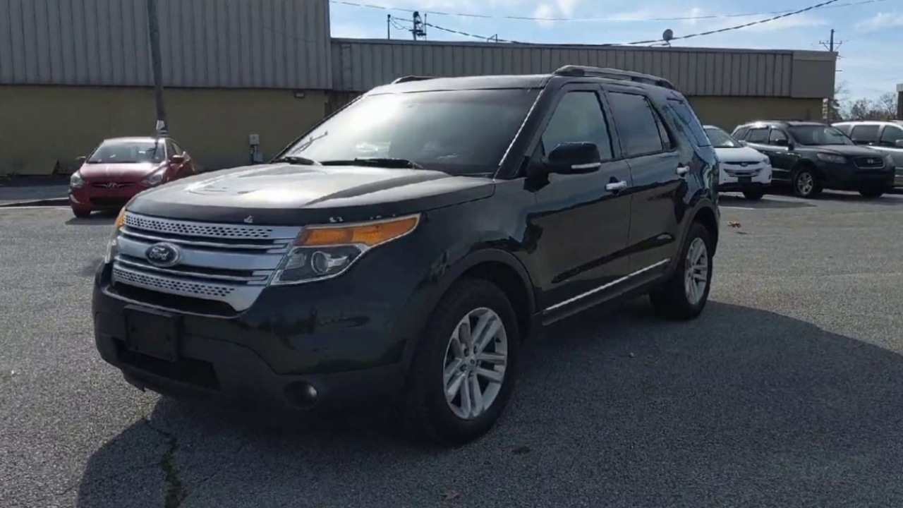 2015 Ford Explorer XLT photo 3