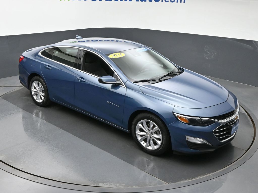 2024 Chevrolet Malibu 1LT photo 2