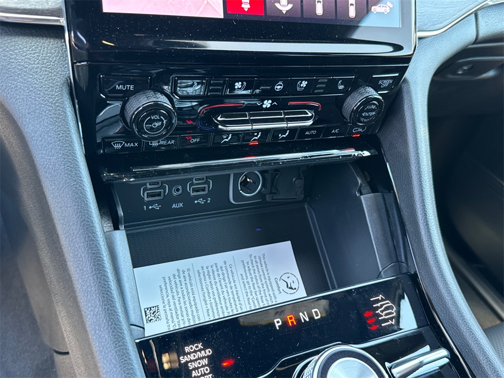 2025 Jeep Grand Cherokee Overland photo 27