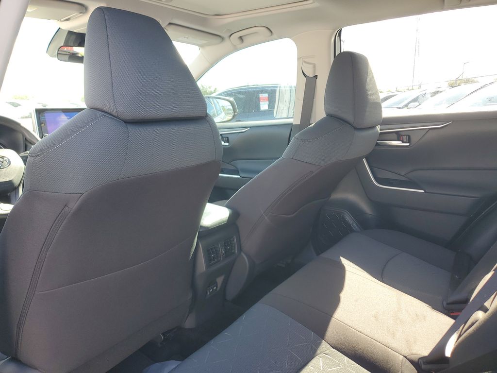 2025 Toyota RAV4 Hybrid XLE photo 16