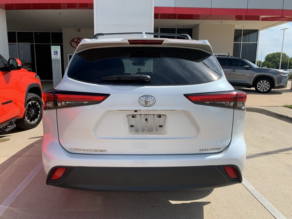 2023 Toyota Highlander XLE photo 4