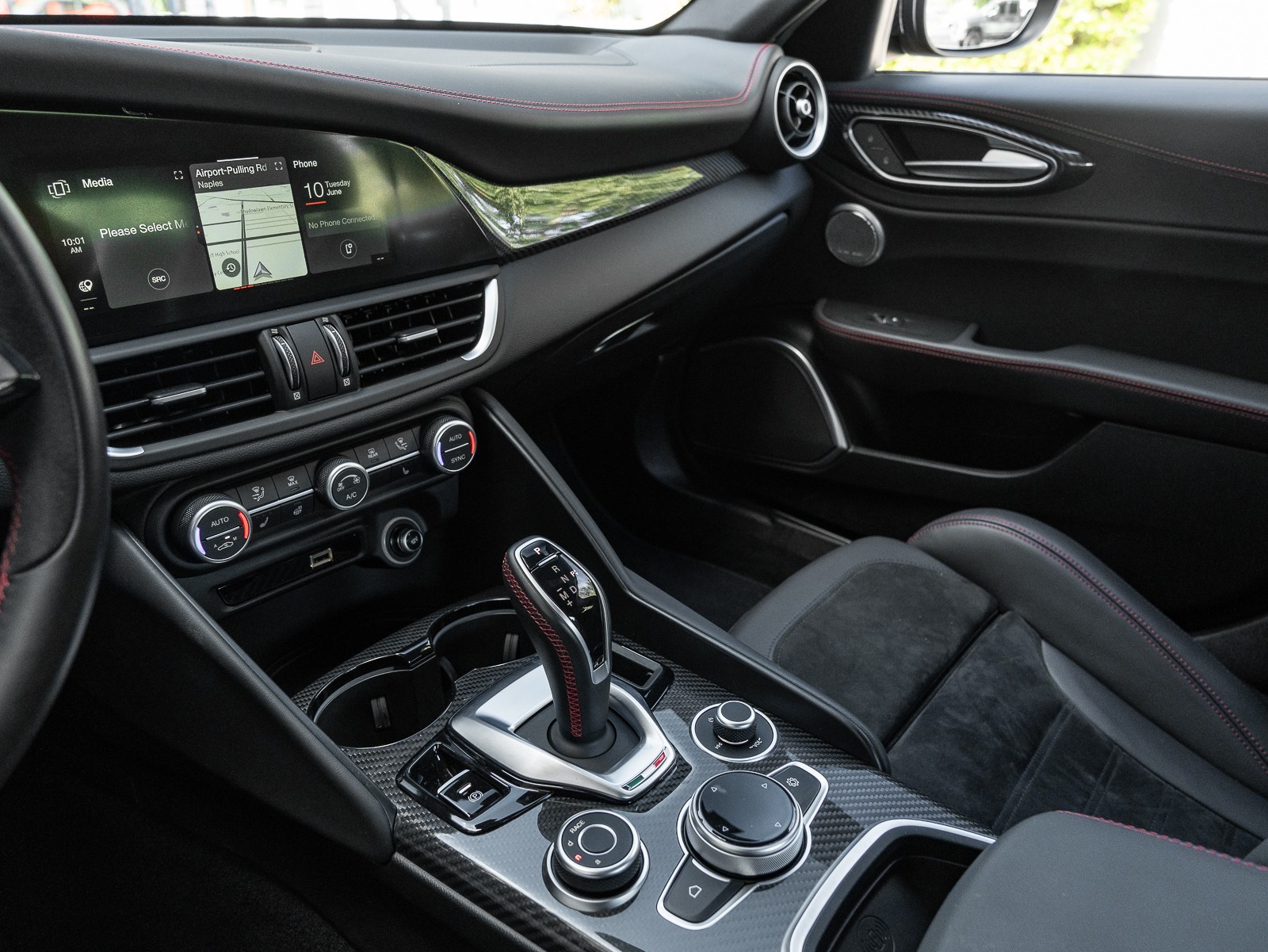 2020 Alfa Romeo Giulia Quadrifoglio photo 17