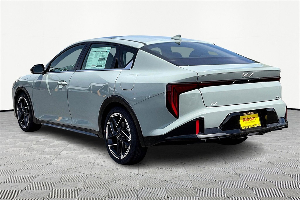 2025 Kia K4 GT-Line photo 3