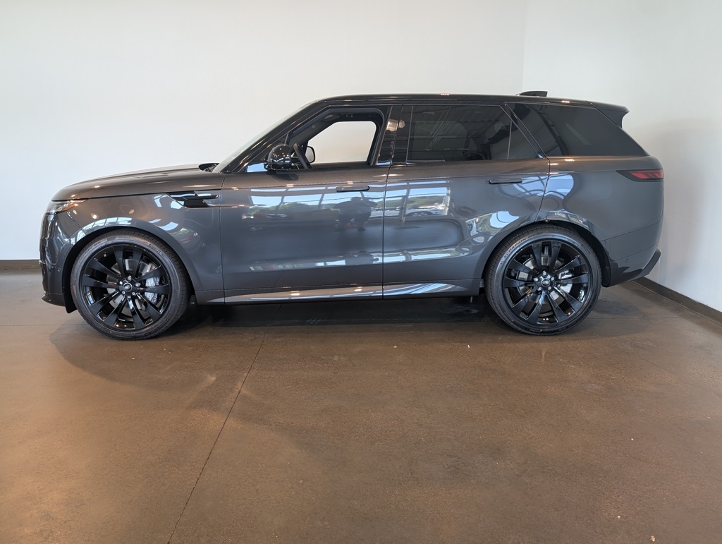 2025 Land Rover Range Rover Sport SE photo 2
