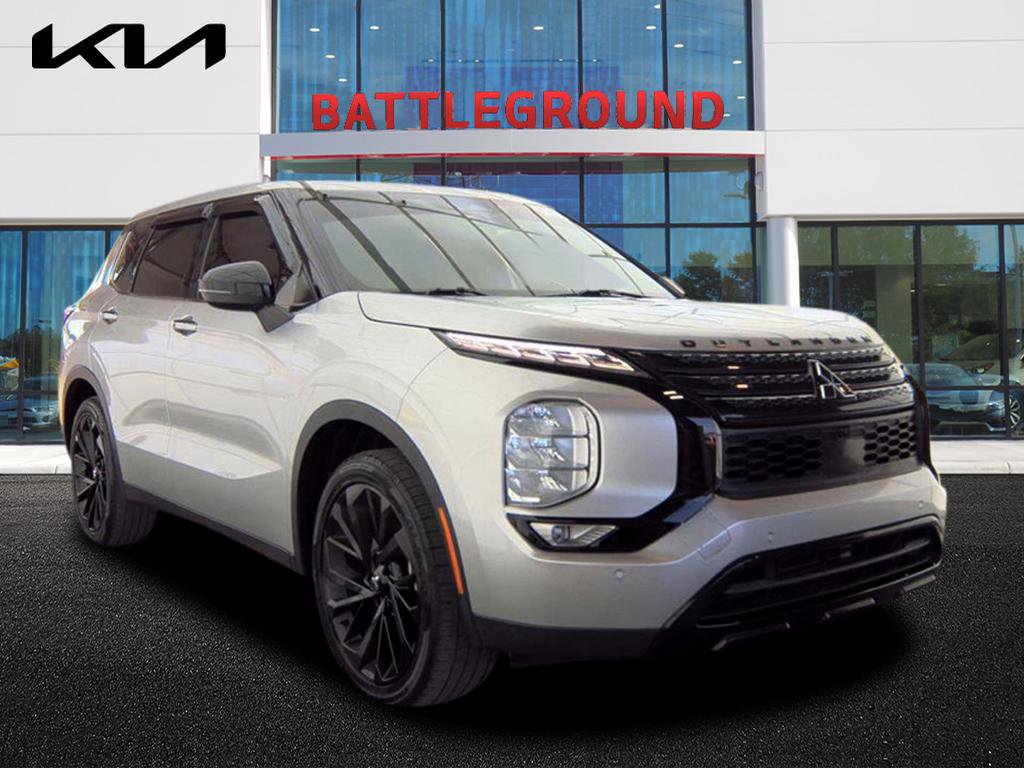 2022 Mitsubishi Outlander Black Edition's photo