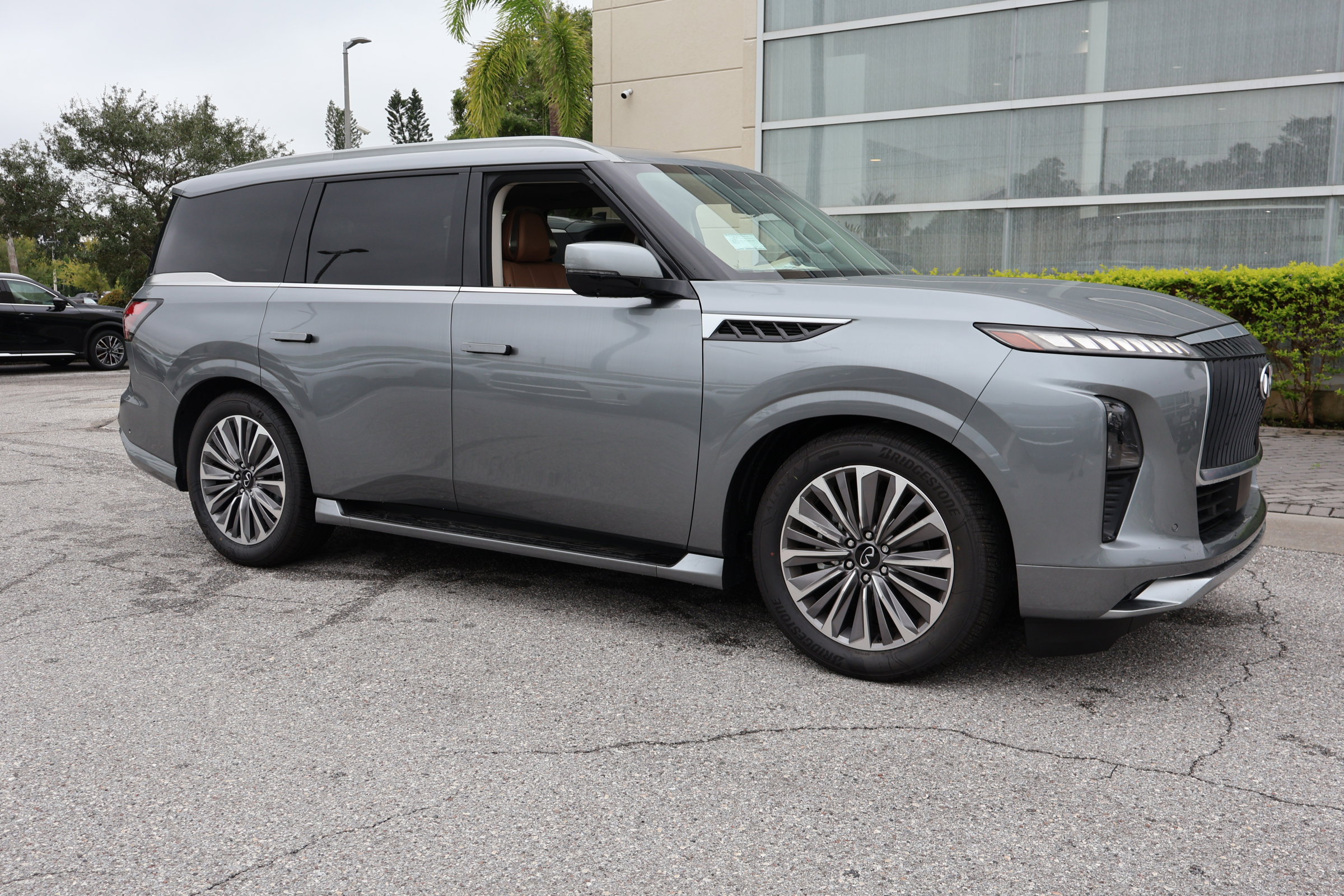2025 Infiniti QX80 Sensory photo 7