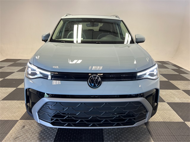 2025 Volkswagen Taos SE photo 2
