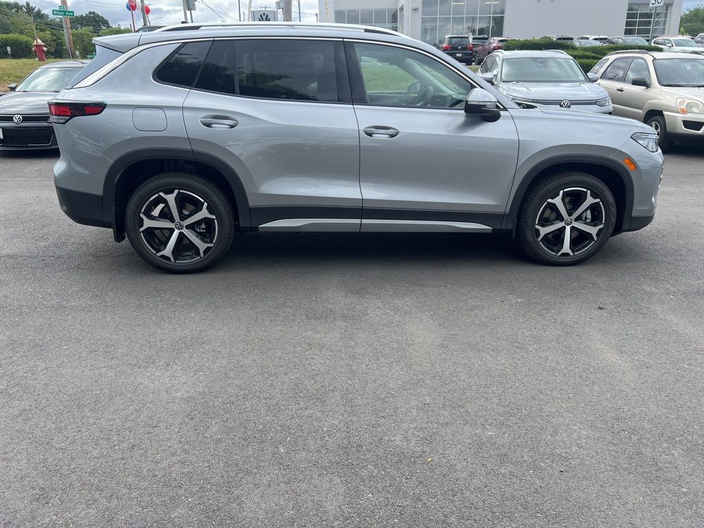 2025 Volkswagen Tiguan SE photo 4