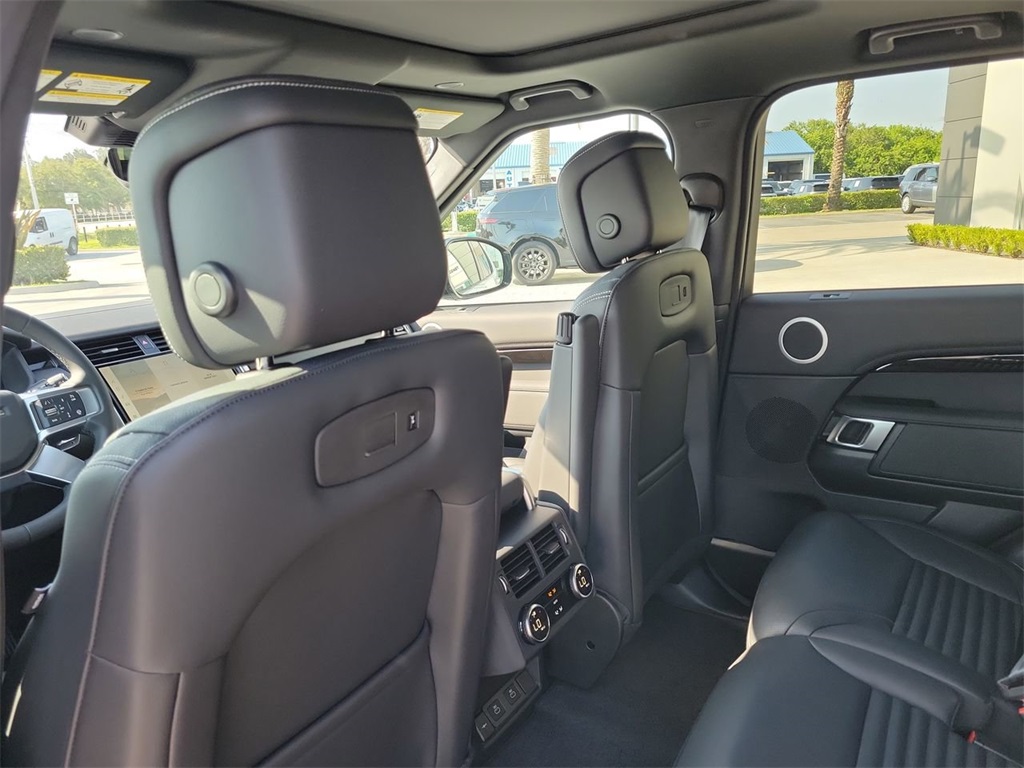 2025 Land Rover Discovery S photo 15