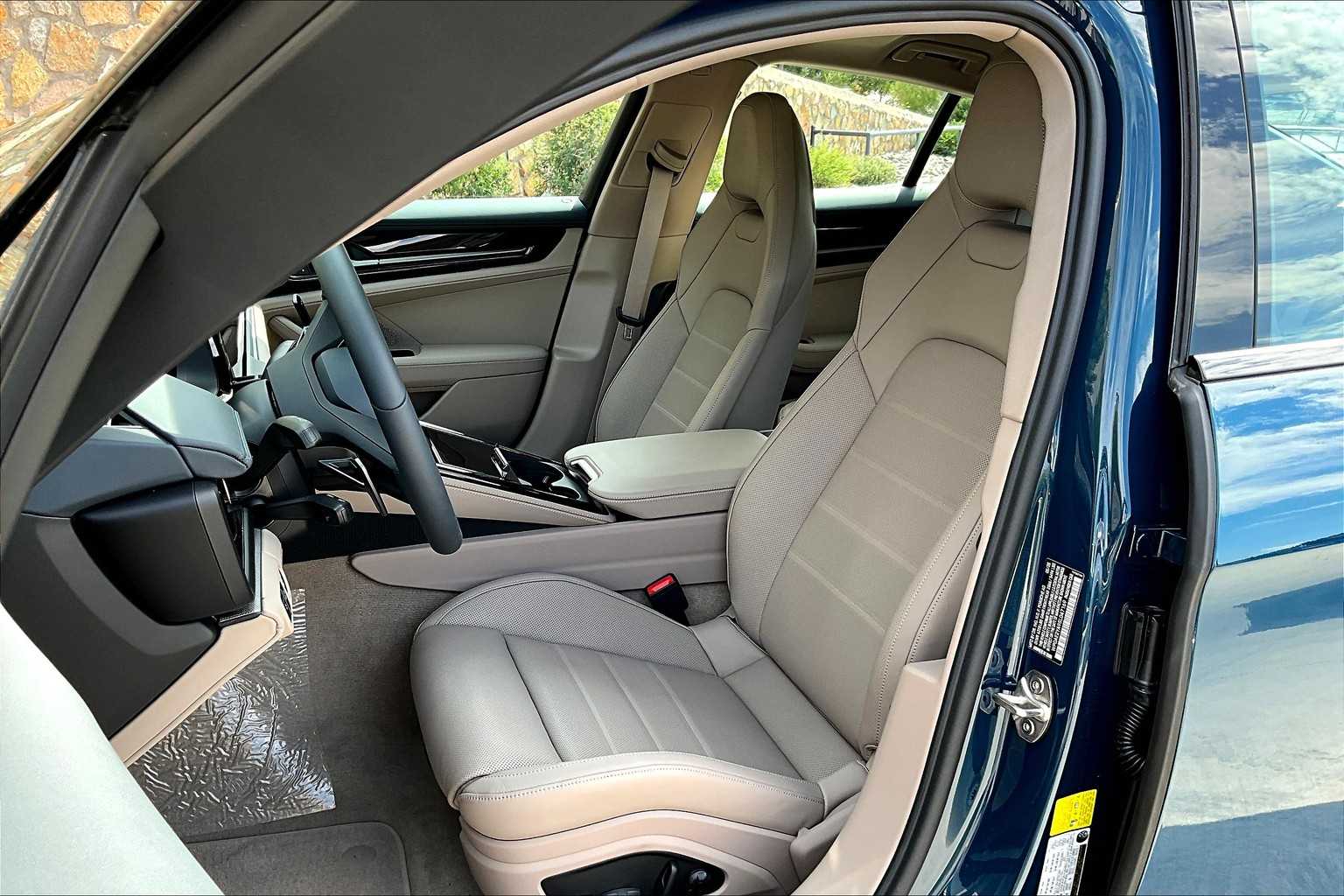 2025 Porsche Panamera 4 E-Hybrid photo 5