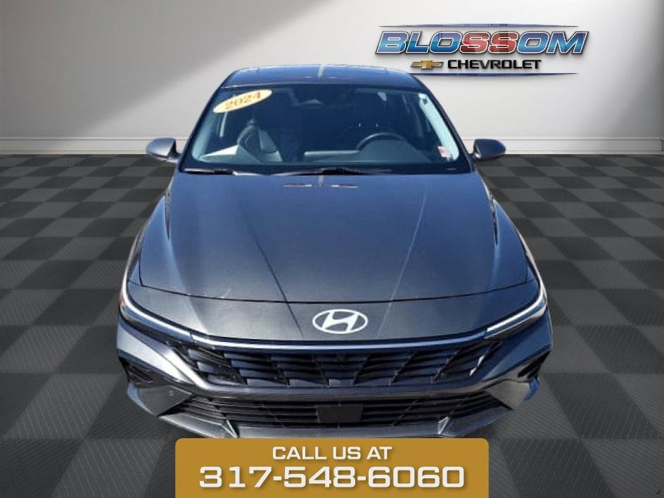 2024 Hyundai Elantra Limited photo 2