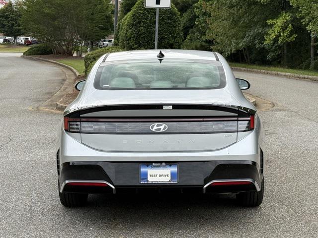 2025 Hyundai Sonata Hybrid SEL photo 3