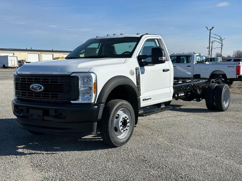2025 Ford F-550 Super Duty Chassis Cab XL's photo