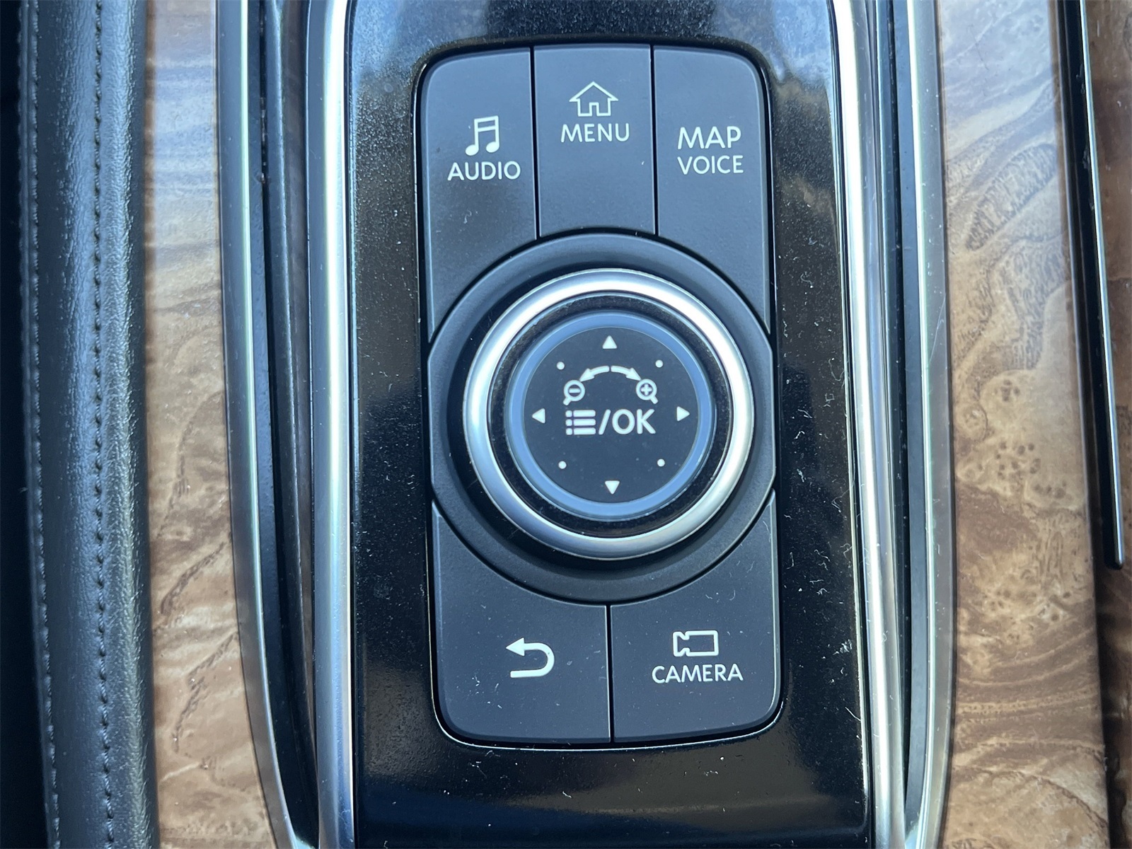2021 Nissan Armada SL photo 11