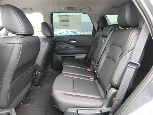 2025 Nissan Pathfinder SL photo 7