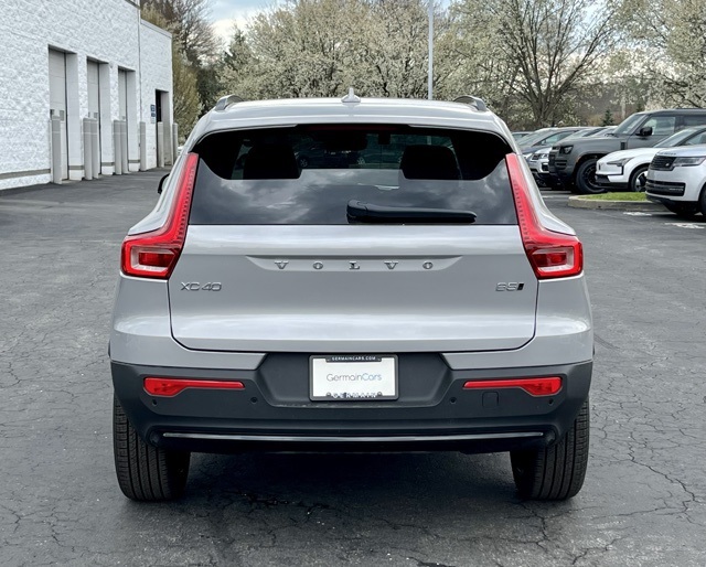 2025 Volvo XC40 photo 5