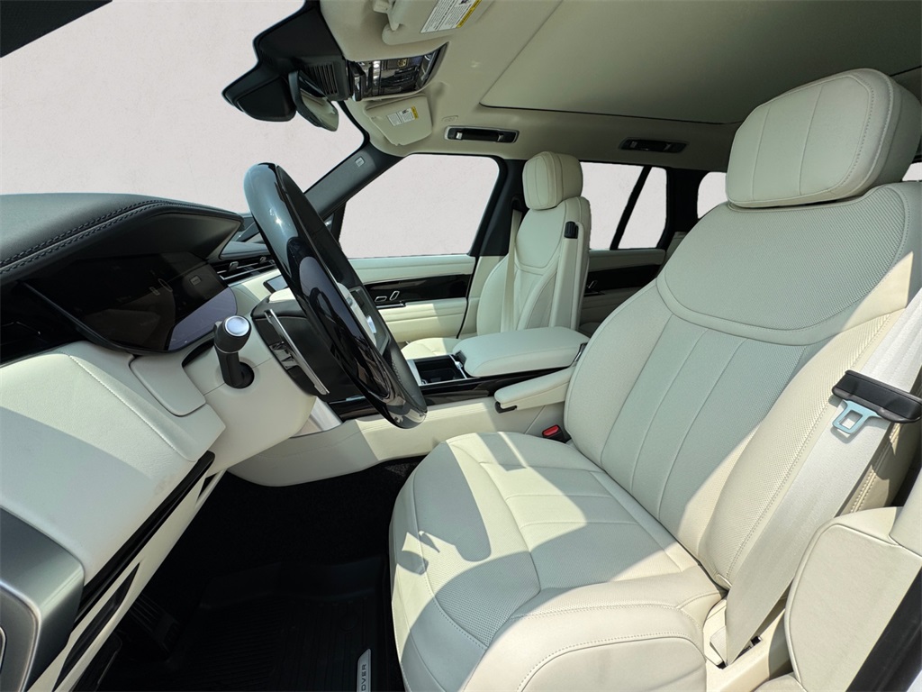 2025 Land Rover Range Rover SE photo 8