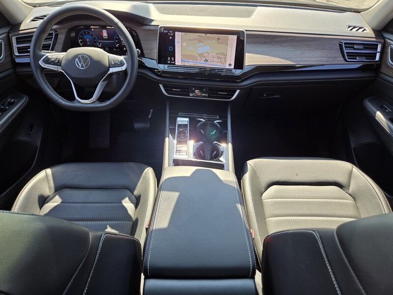 2025 Volkswagen Atlas SEL photo 11