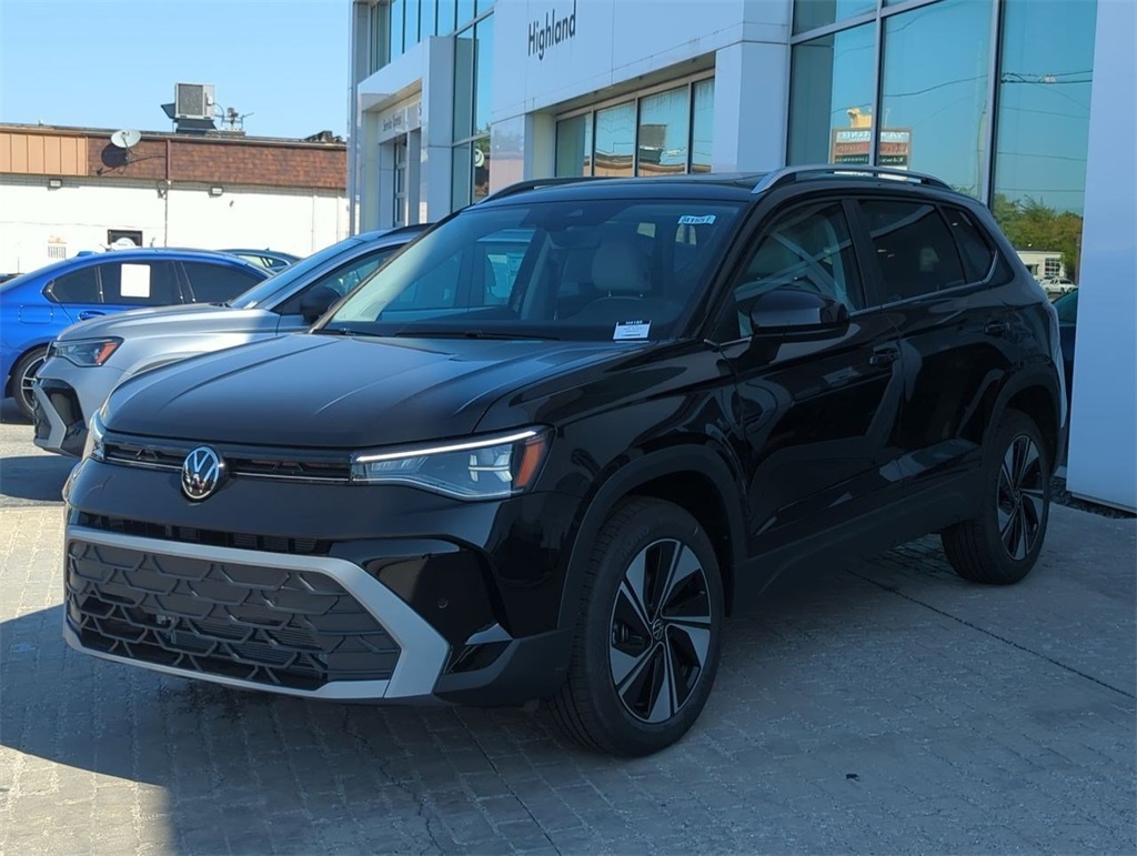 2025 Volkswagen Taos SE photo 2