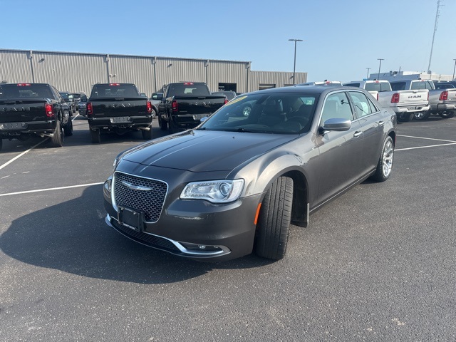 2017 Chrysler 300 C Platinum photo 3
