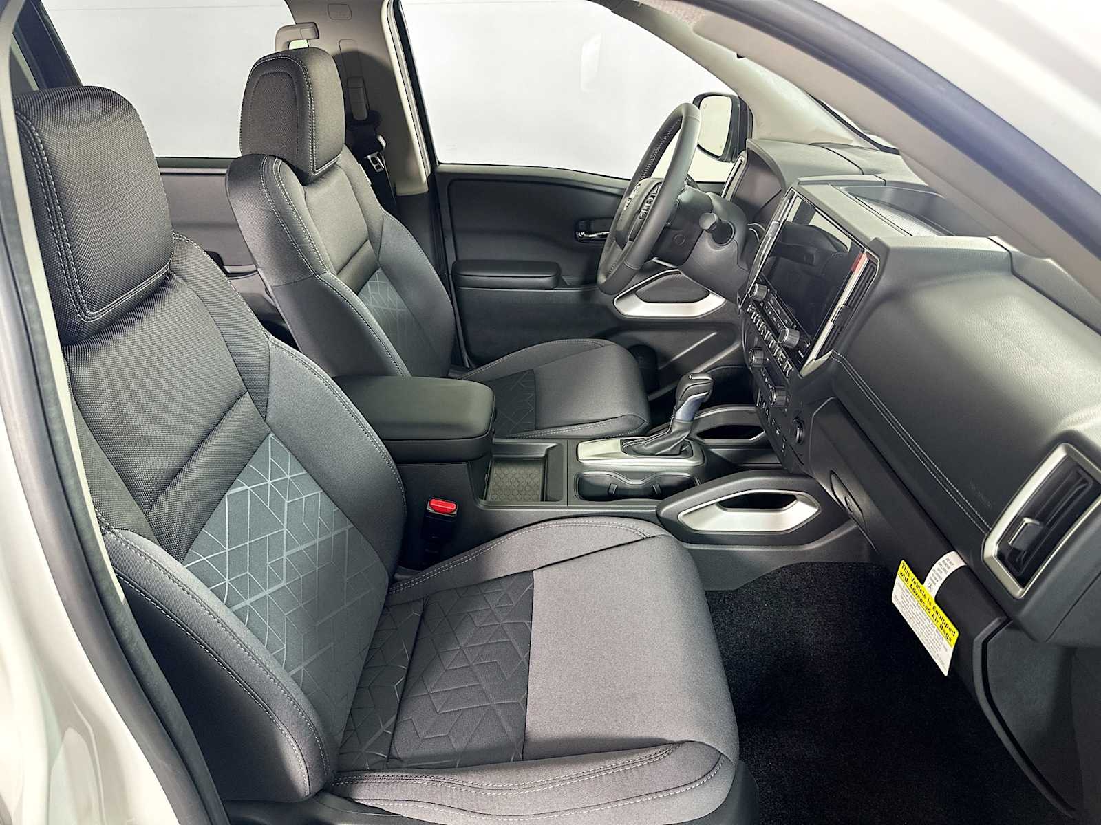 2025 Nissan Frontier SV photo 24