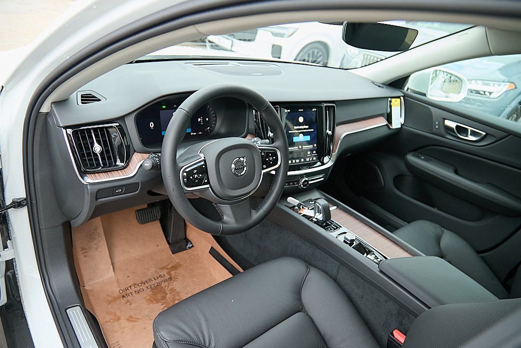 2026 VOLVO V60CC - Image 11