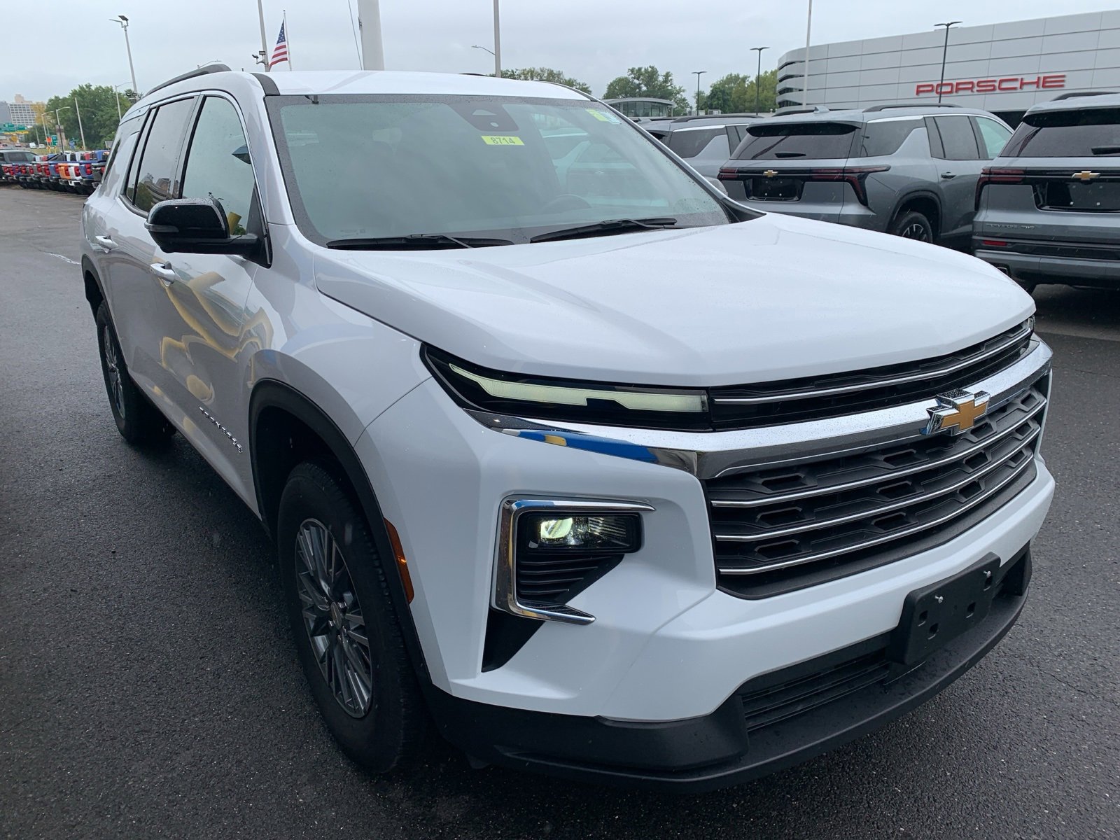 2024 Chevrolet Traverse 2LT photo 3