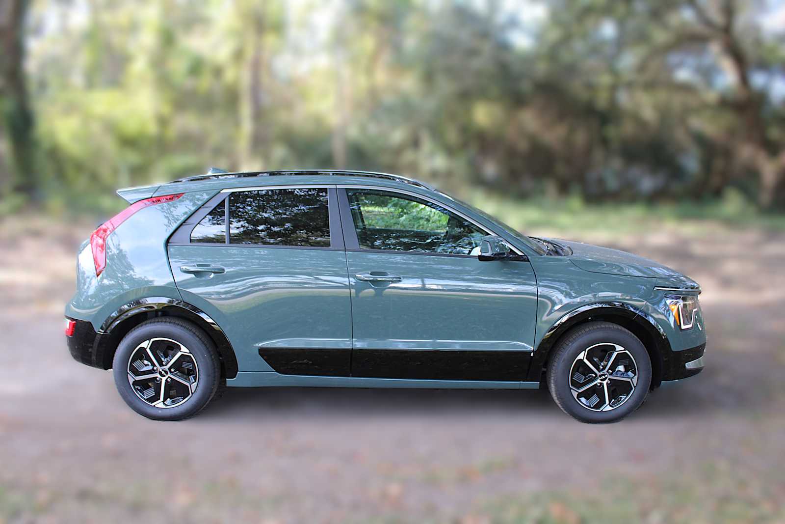 2025 Kia Niro SX photo 2