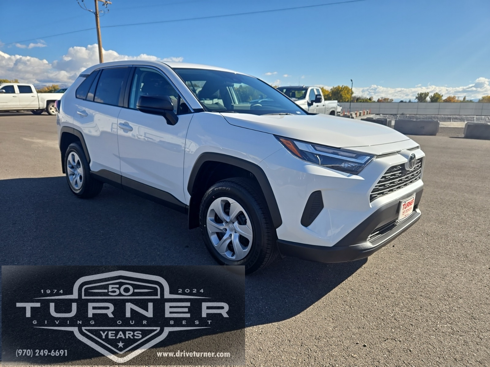 2025 Toyota RAV4 LE's photo