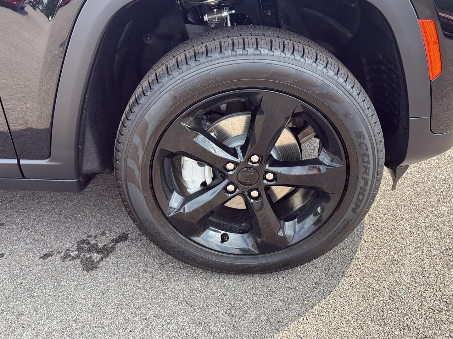 2025 Jeep Grand Cherokee Limited photo 12