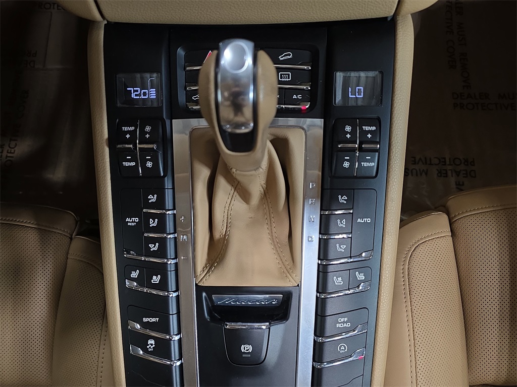 2015 Porsche Macan S photo 18