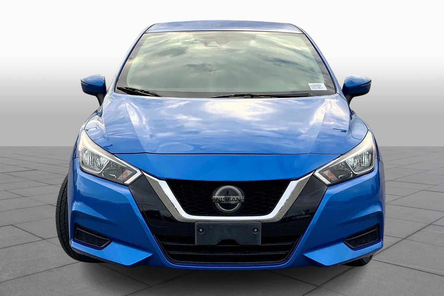 2020 Nissan Versa SV photo 3