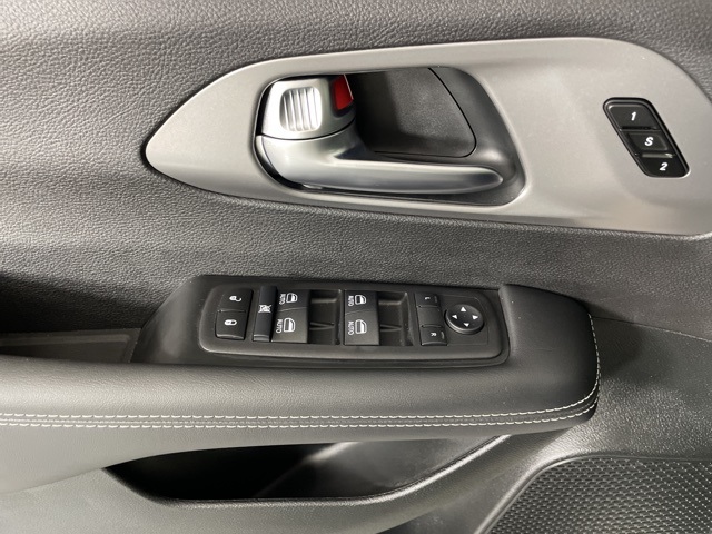 2025 Chrysler Pacifica photo 19