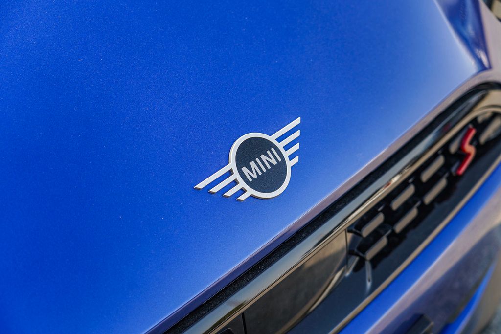 2025 Mini Cooper 2 Door Hardtop Signature photo 3