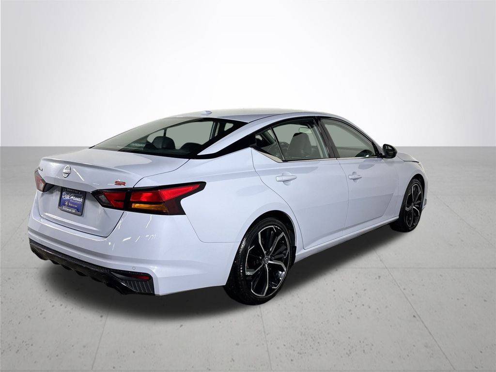2023 Nissan Altima 2.5 SR photo 3