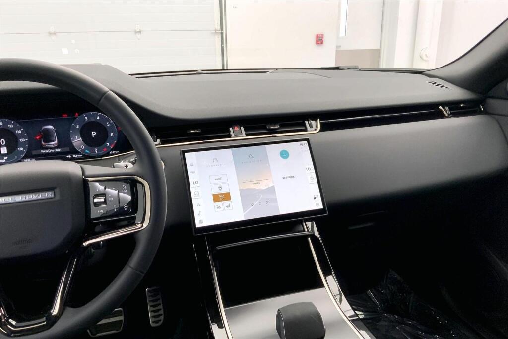 2026 Land Rover Range Rover Evoque Dynamic SE photo 4