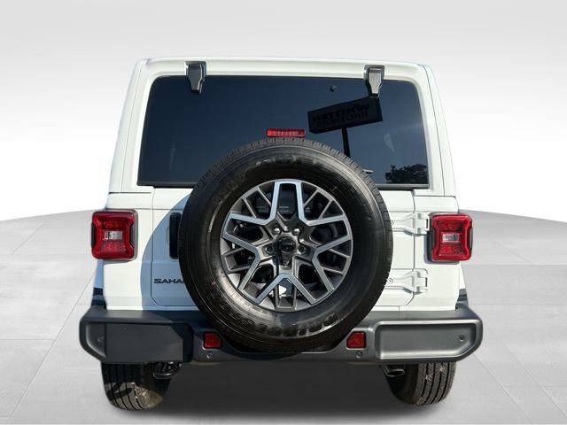 2025 Jeep Wrangler Sahara photo 4