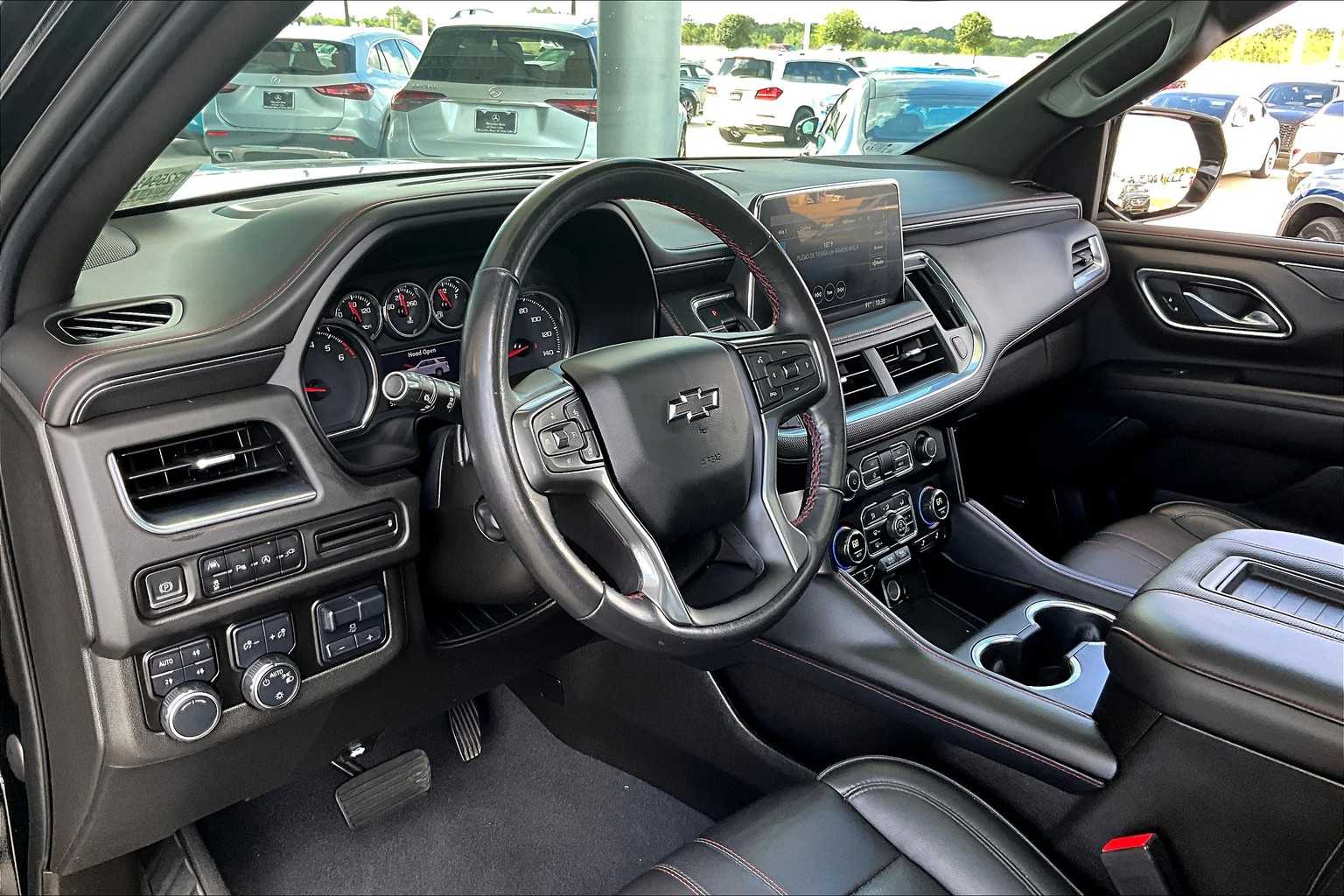 2021 Chevrolet Suburban RST photo 14