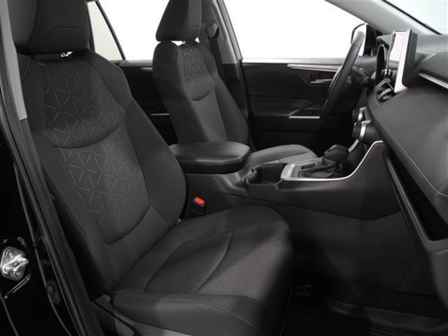 2024 Toyota RAV4 XLE photo 17