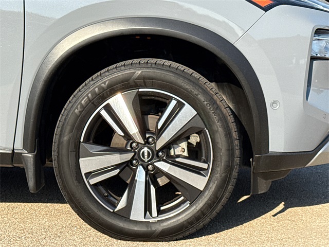 2022 Nissan Rogue Platinum photo 2