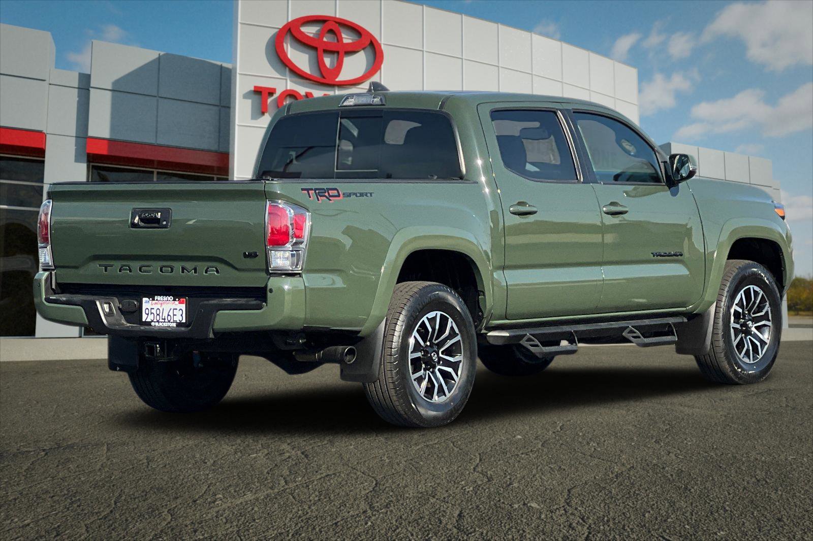 2022 Toyota Tacoma SR5 photo 2