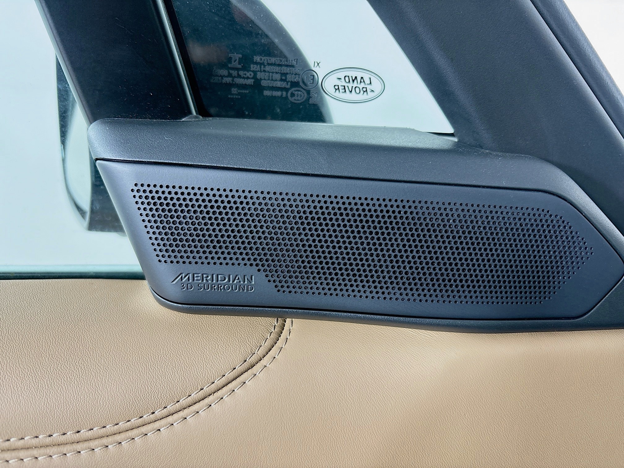 2023 Land Rover Range Rover SE photo 19