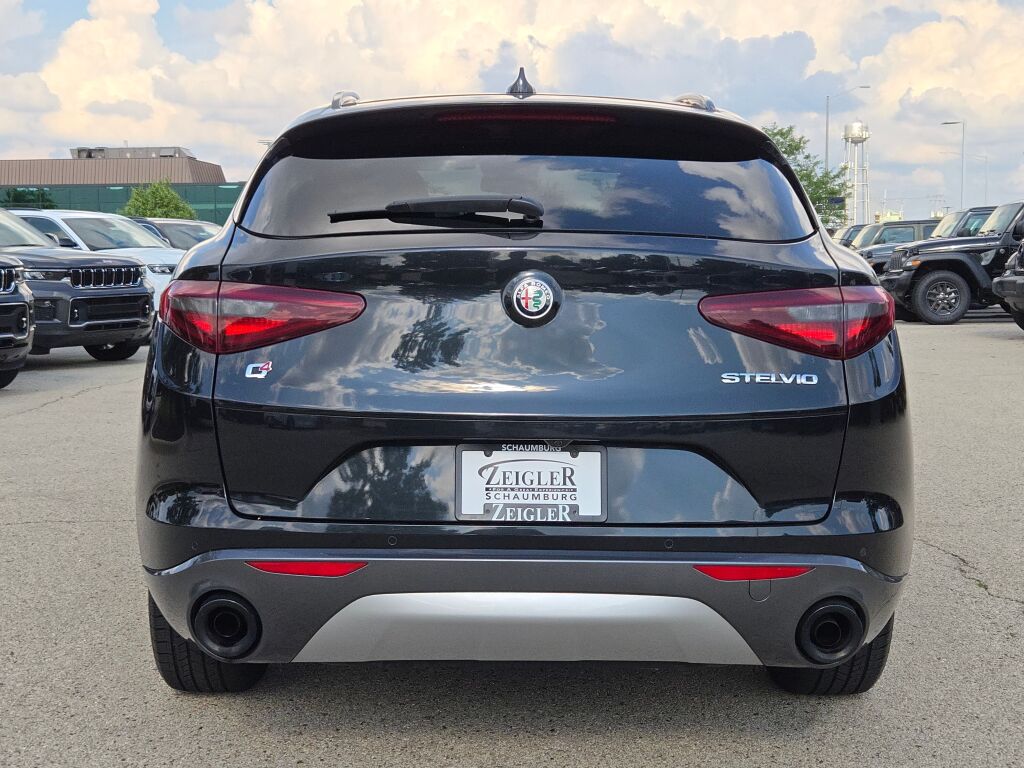 2022 Alfa Romeo Stelvio Ti photo 13