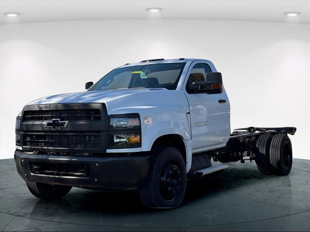 2024 Chevrolet Silverado 4500 Medium Duty Chassis Cab Work Truck's photo