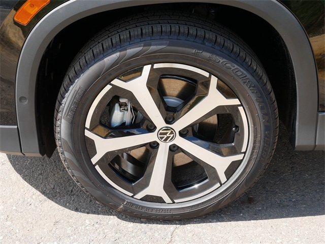 2025 Volkswagen Tiguan SE photo 3