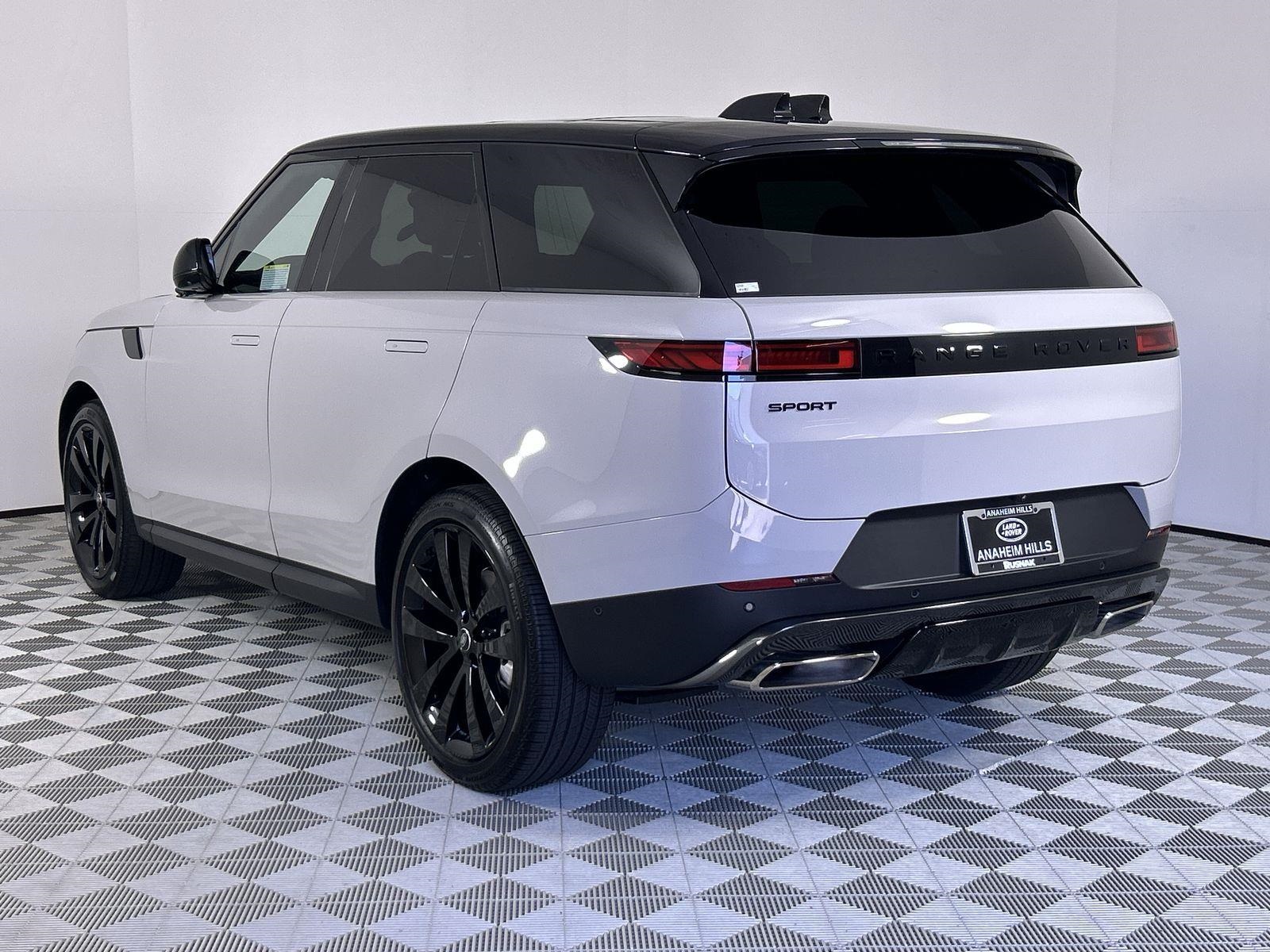2025 Land Rover Range Rover Sport SE photo 3