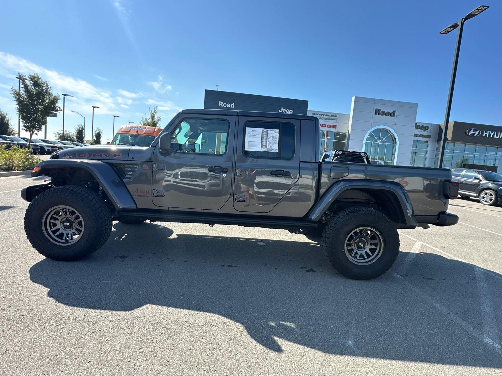 2021 Jeep Gladiator Mojave photo 2